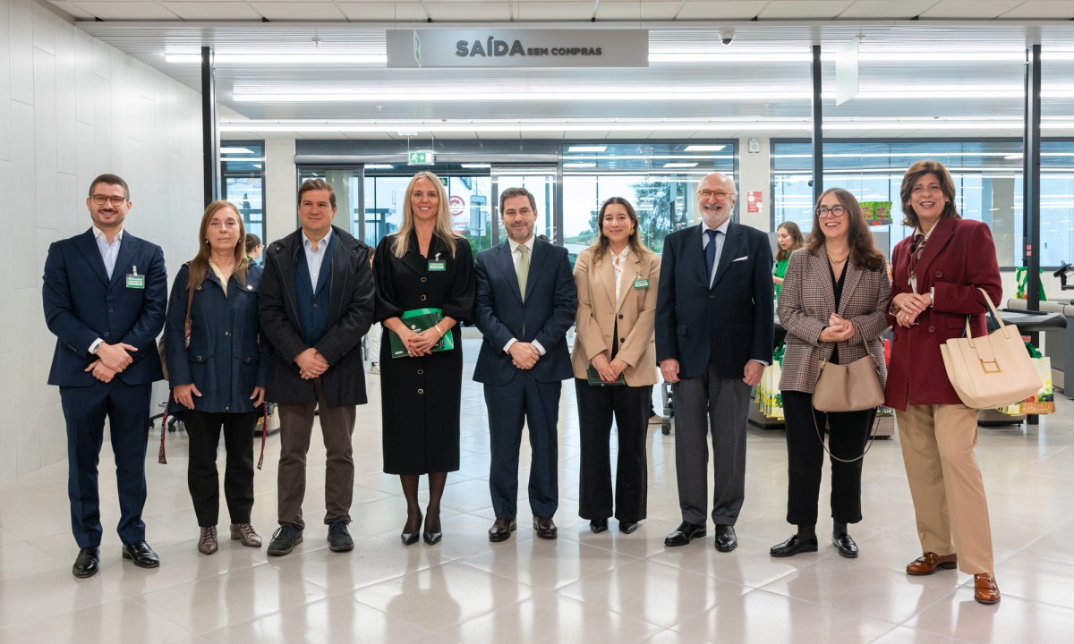 Visita institucional ao novo supermercado Mercadona na Alta de Lisboa, com a presença do Embaixador de Espanha, do Vereador de Economia da Câmara Municipal de Lisboa e do Executivo da Junta de Freguesia de Santa Clara