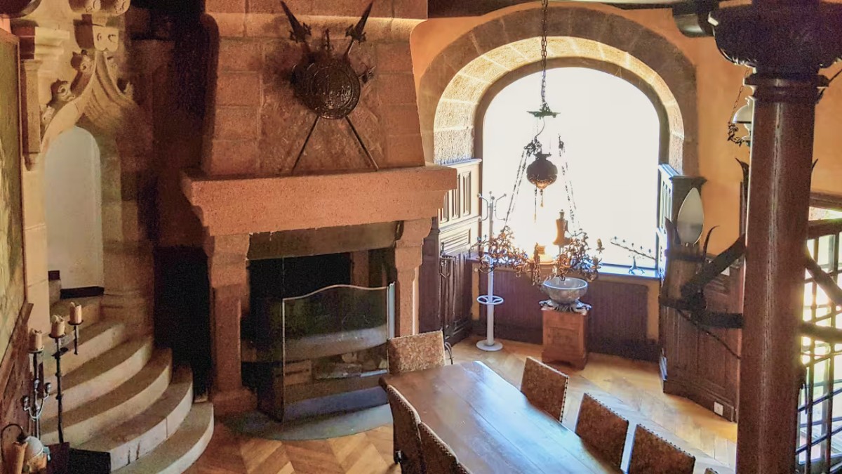 Isla privada con castillo a la venta en Francia