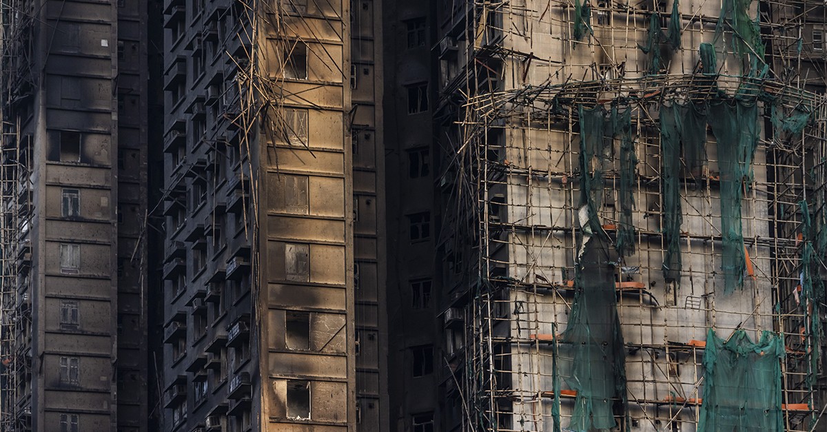 Prédios em Hong Kong a arder