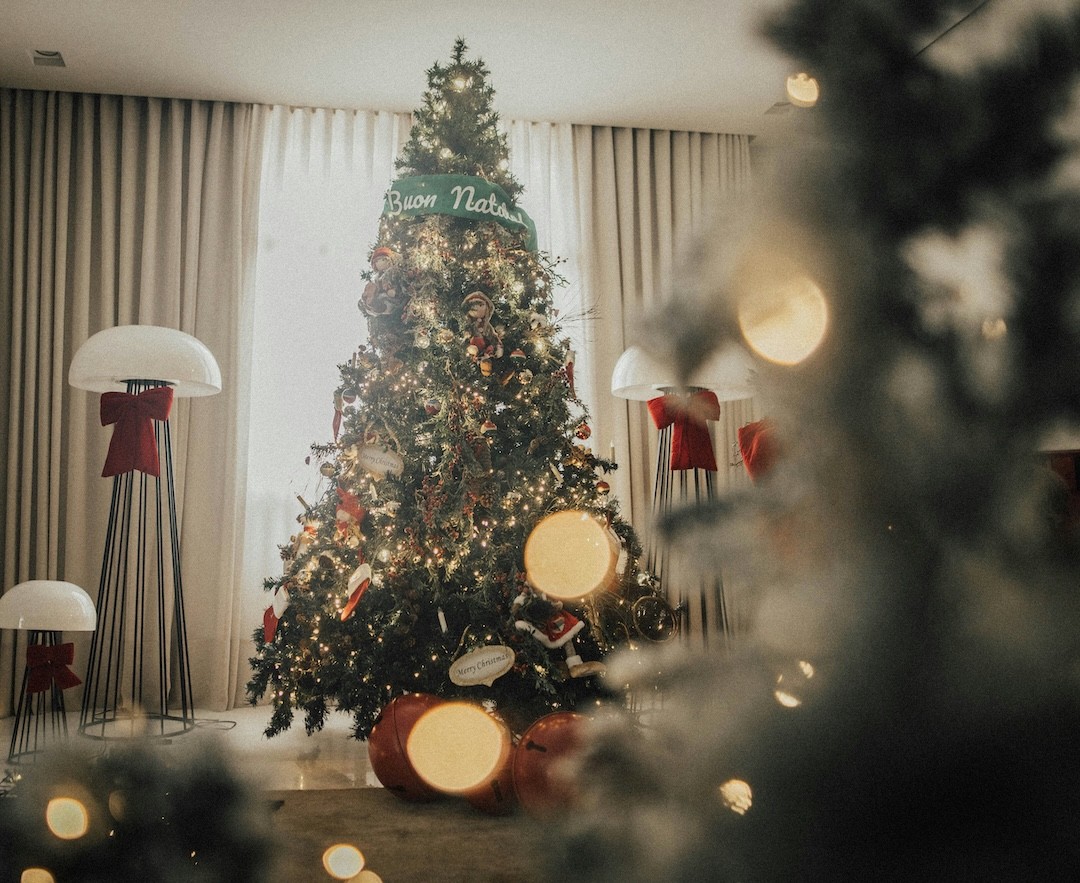 decoração da árvore de Natal com sala