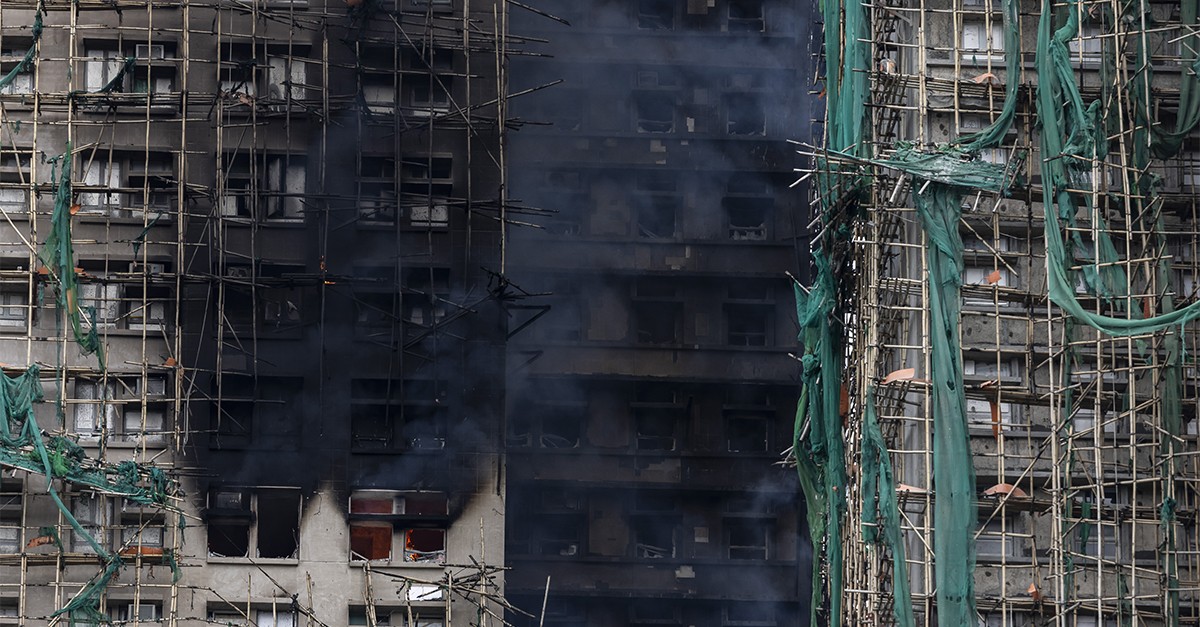 Fogo em prédio em Hong Kong