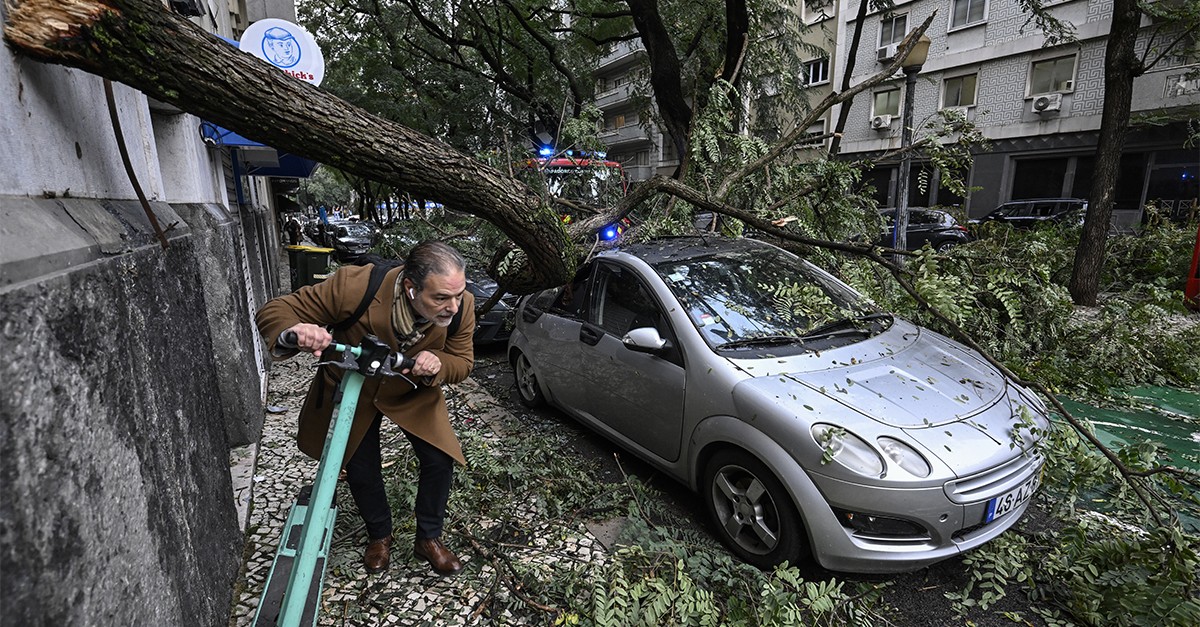 Reconstruir casas após tempestade