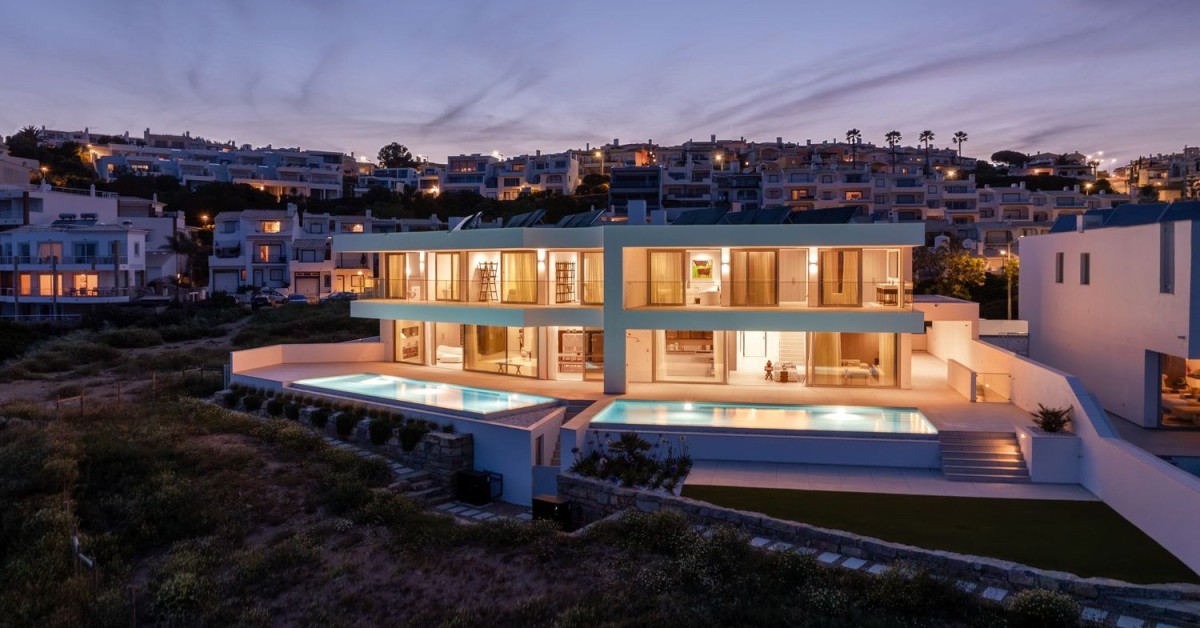 Seafront villa Algarve