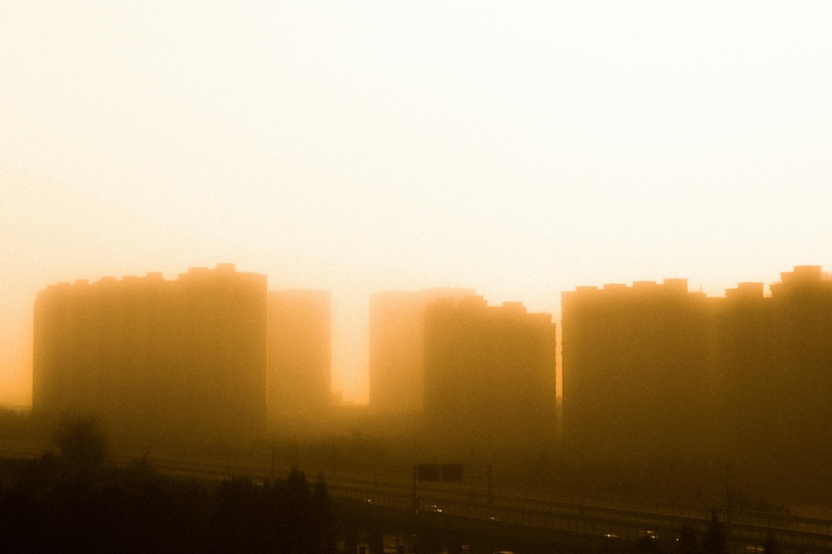 cidade com poeiras do deserto