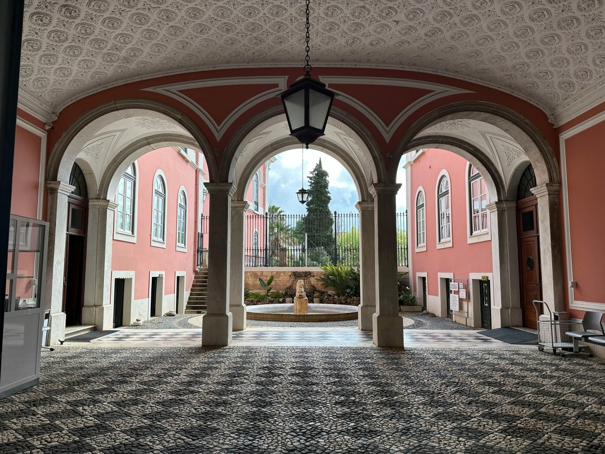  Azulejos, patios et maisons blanchies à la chaux : les secrets de l’architecture portugaise