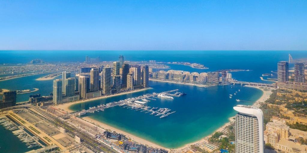 Dubái inaugura el hotel más alto del mundo con 82 plantas de lujo