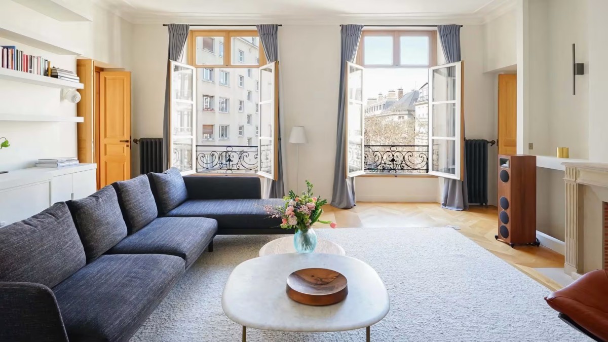 El apartamento donde se rodó la popular serie de Netflix ‘Emily en París’