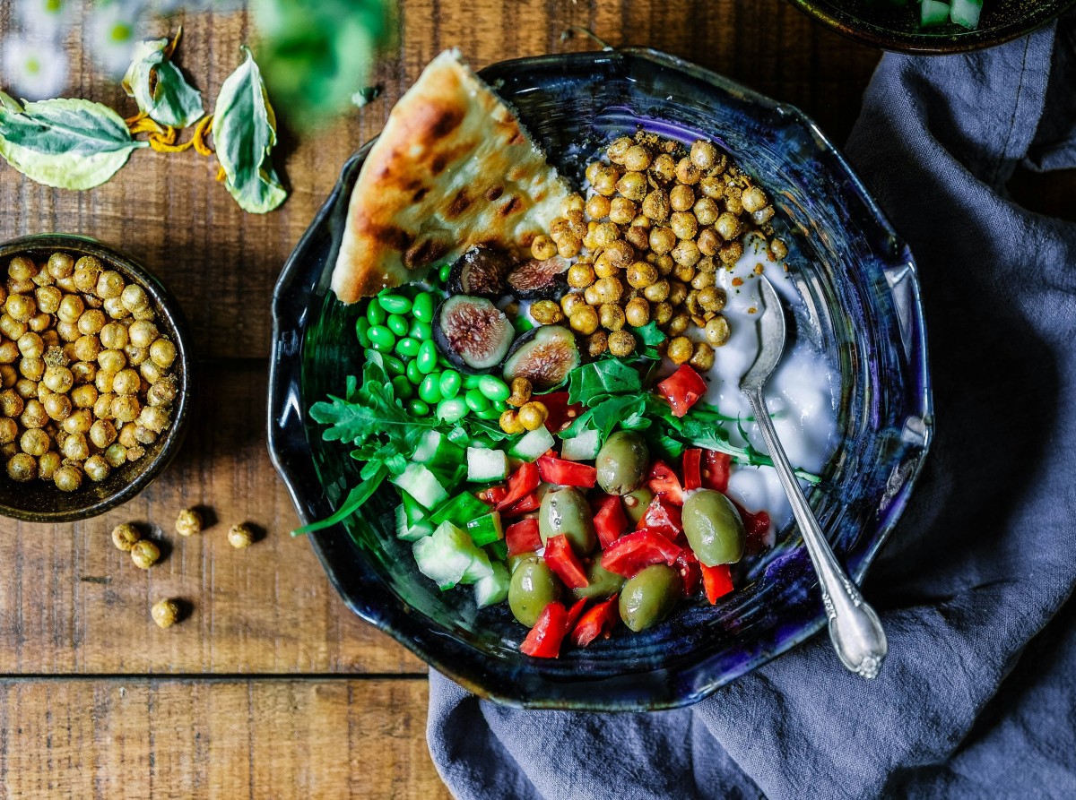 prato com comida saudável