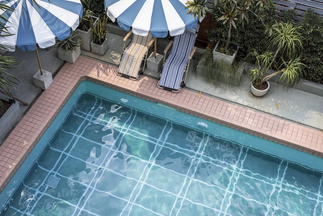 área comum da piscina