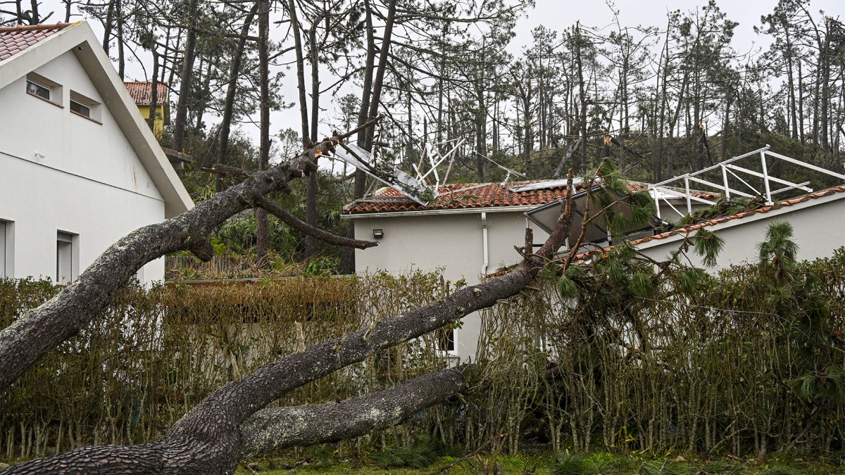 Casas destruídas após mau tempo