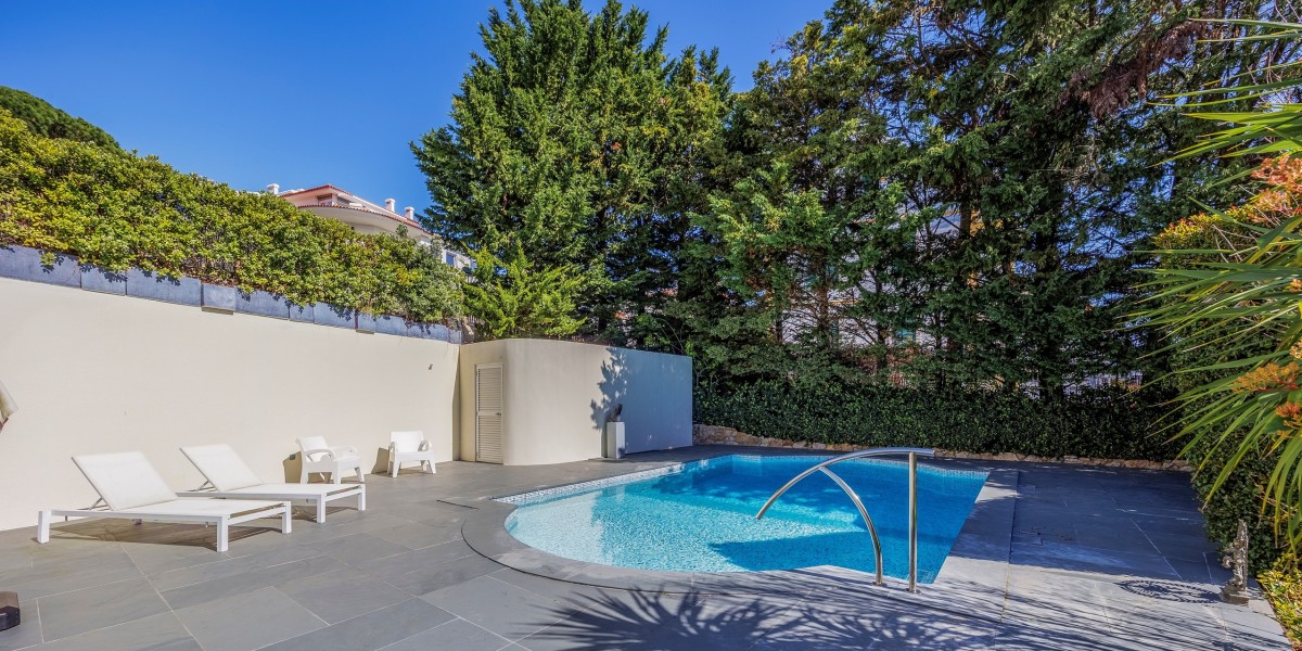 Luxury 1930s villa in Monte Estoril