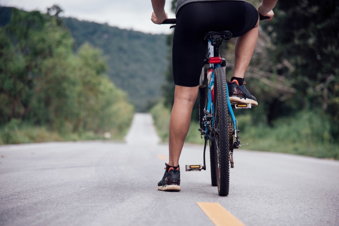pedalar com bicicleta
