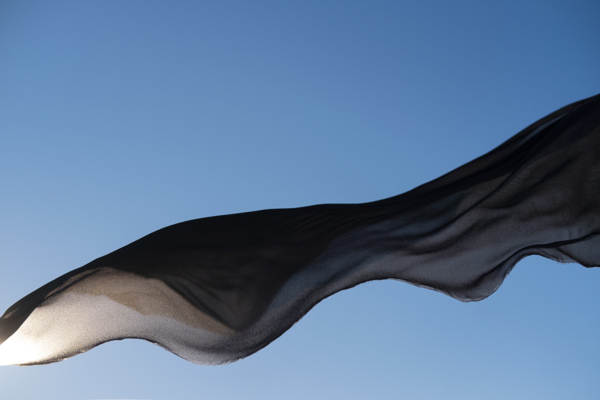 Bandeira preta na praia