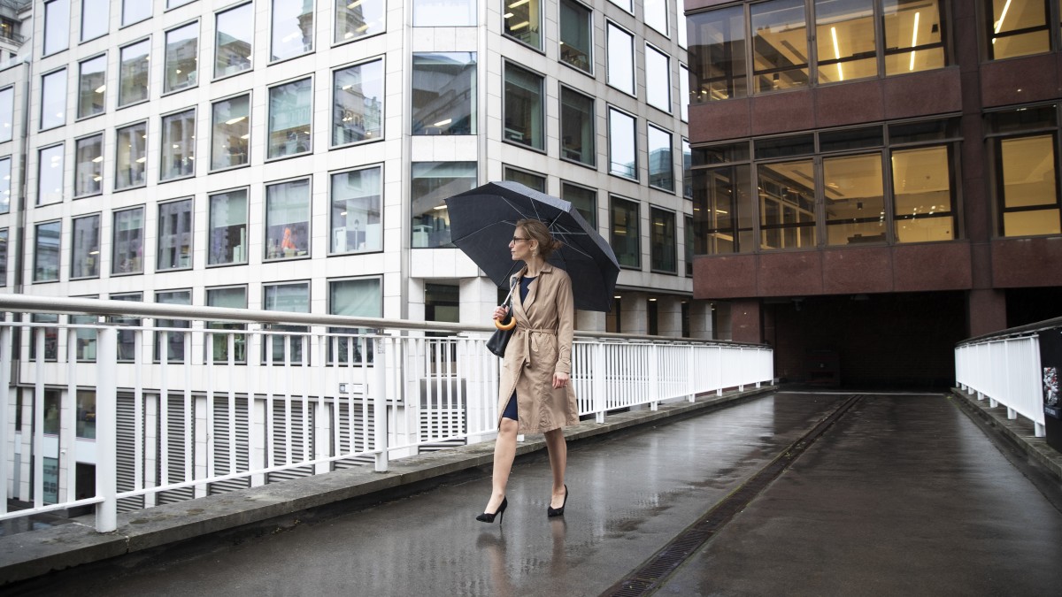 Mulher em dia de chuva