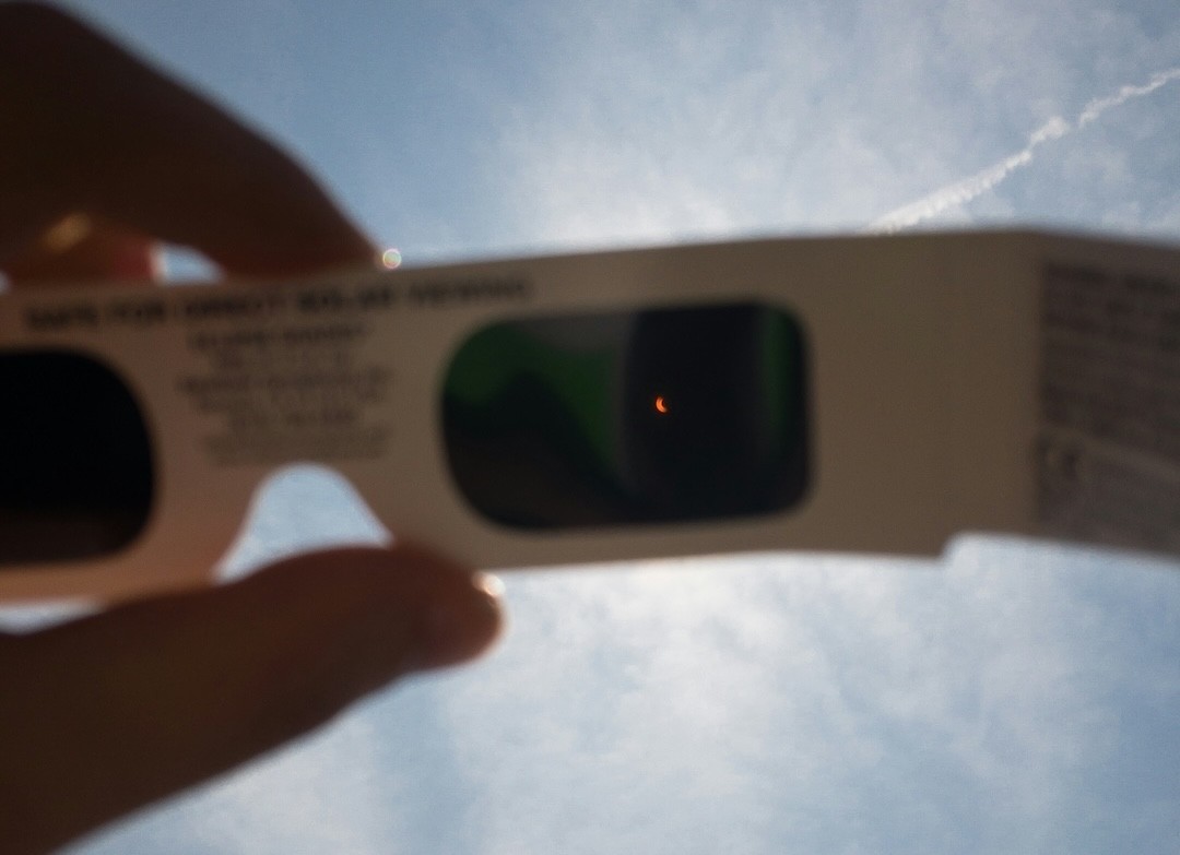óculos para ver o eclipse