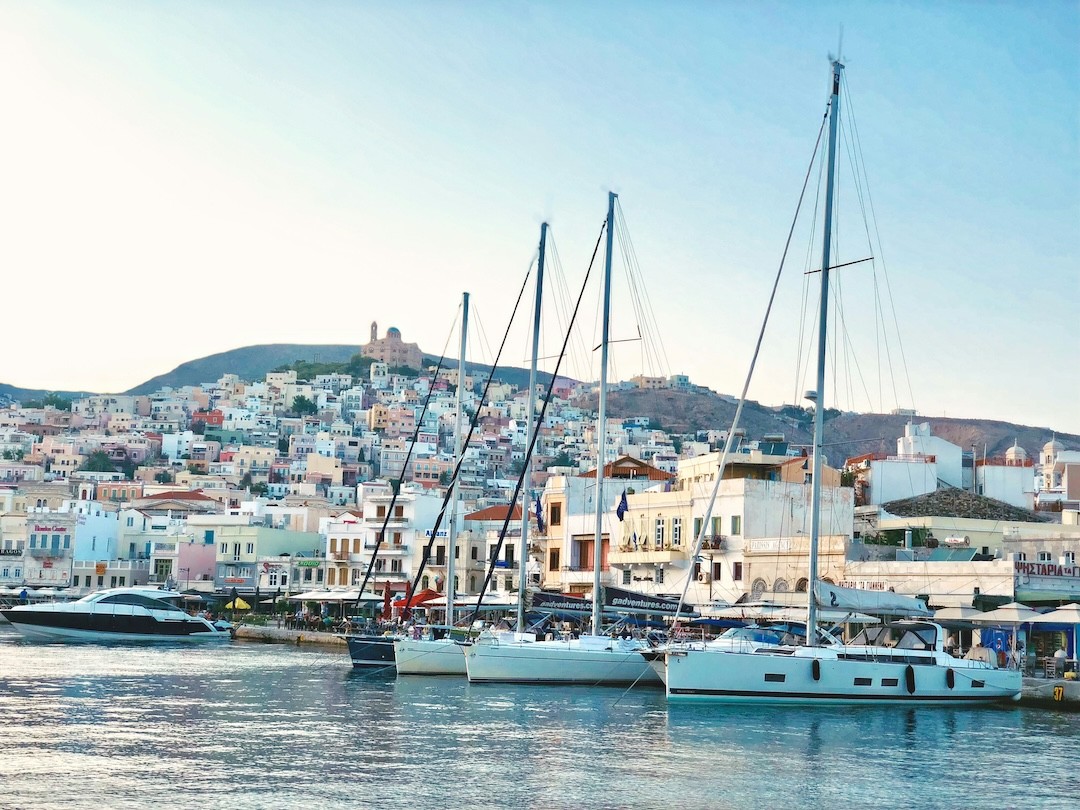 Porto de Syros na Grécia