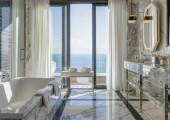 Um spa com vista para o mar