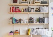 estantes com livros