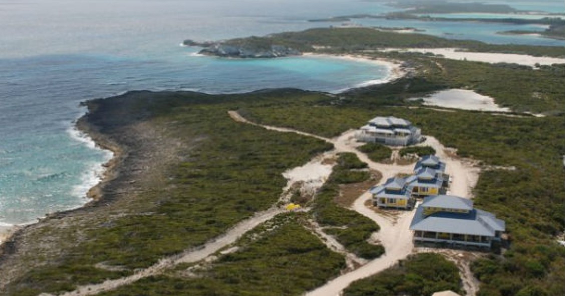 cave cay, uma ilha de sonho à venda no coração das bahamas (fotos)