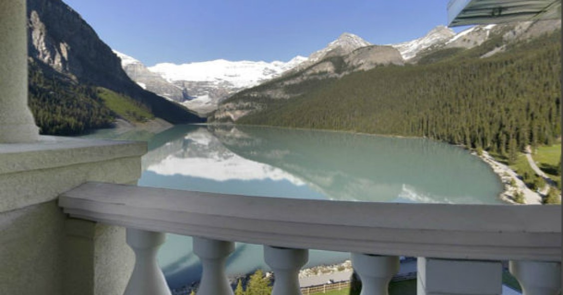 the fairmont chateau lake louise: um paraíso no canadá com as vistas mais bonitas do mundo (fotos) 