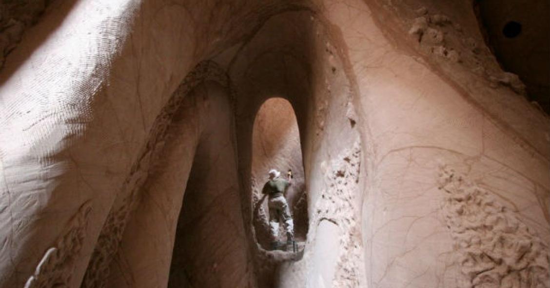 O homem que escavou uma catedral subterrânea no deserto dos EUA (fotos e vídeo)