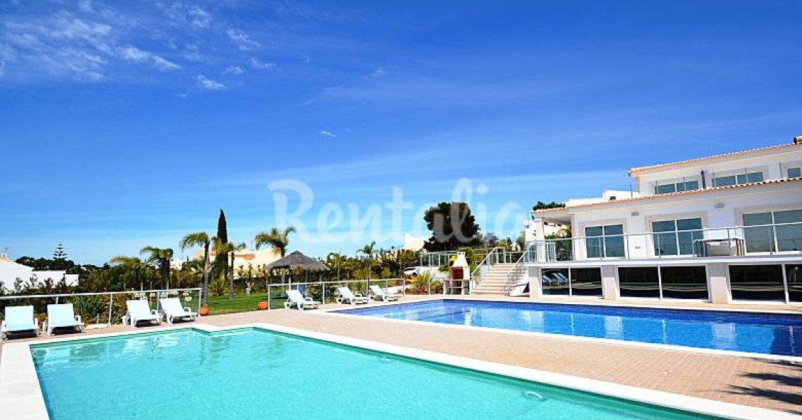 Casas de fim de semana: Vivenda de luxo com duas piscinas em Albufeira (fotos) 