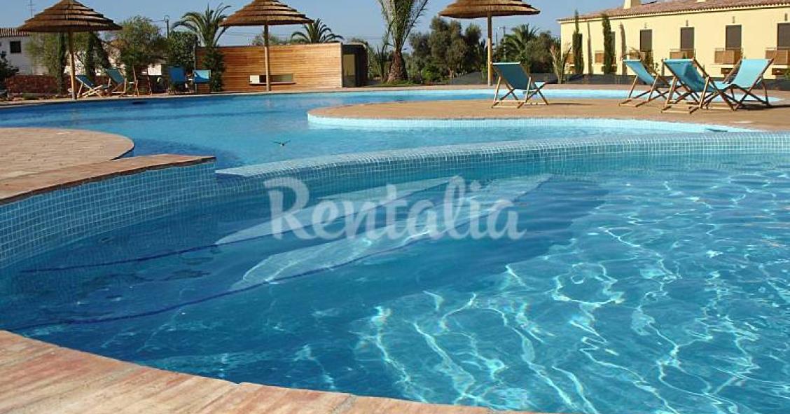 Casas de fim de semana: Descanso, piscina e praia num condomínio privado no Algarve (fotos) 