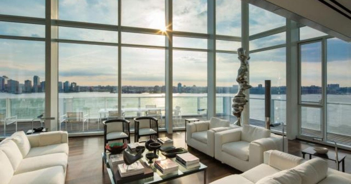 Casas de sonho: Apartamento com paredes de vidro junto ao rio Hudson em Manhattan (fotos) 