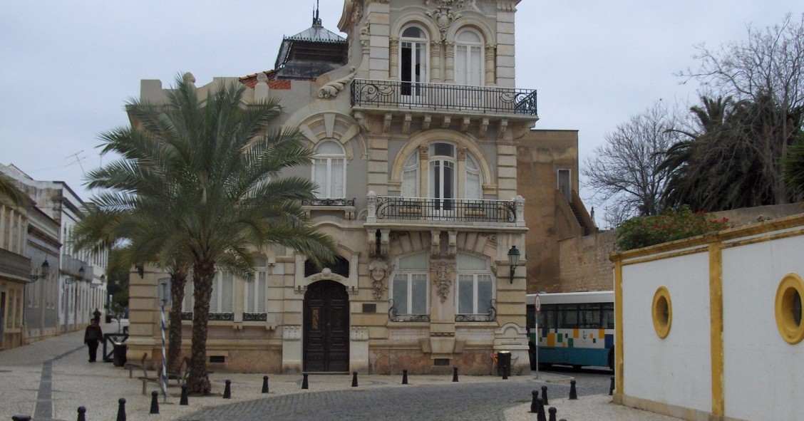 Estado vende Palácio em Faro a privados e perde 200 mil euros