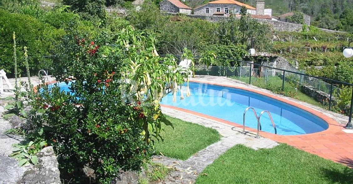 Casas de fim de semana: Refúgio rural com piscina, jardim e lareira em Caminha (fotos) 