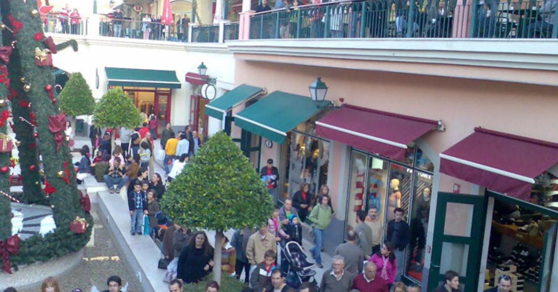  Campera Outlet Shopping, no Carregado, é um dos 9 centros à venda