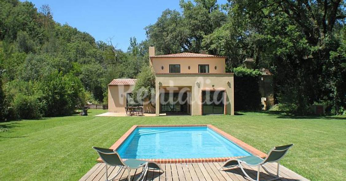 Casas de fim de semana: Refúgio de sonho com piscina e jardim em Sesimbra (fotos) 