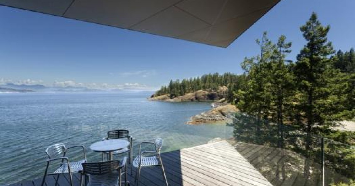 Casas de sonho: Abraçar o mar numa ilha remota do Canadá (fotos) 