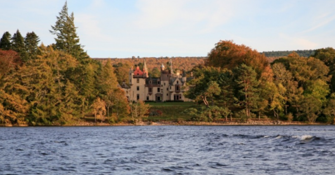 Aldourie Castle: um castelo rodeado de natureza junto ao famoso Lago Ness (fotos) 