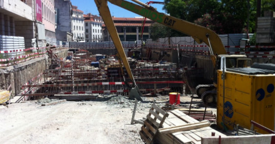 Novas encomendas na construção caíram quase 40% nos primeiros três meses do ano