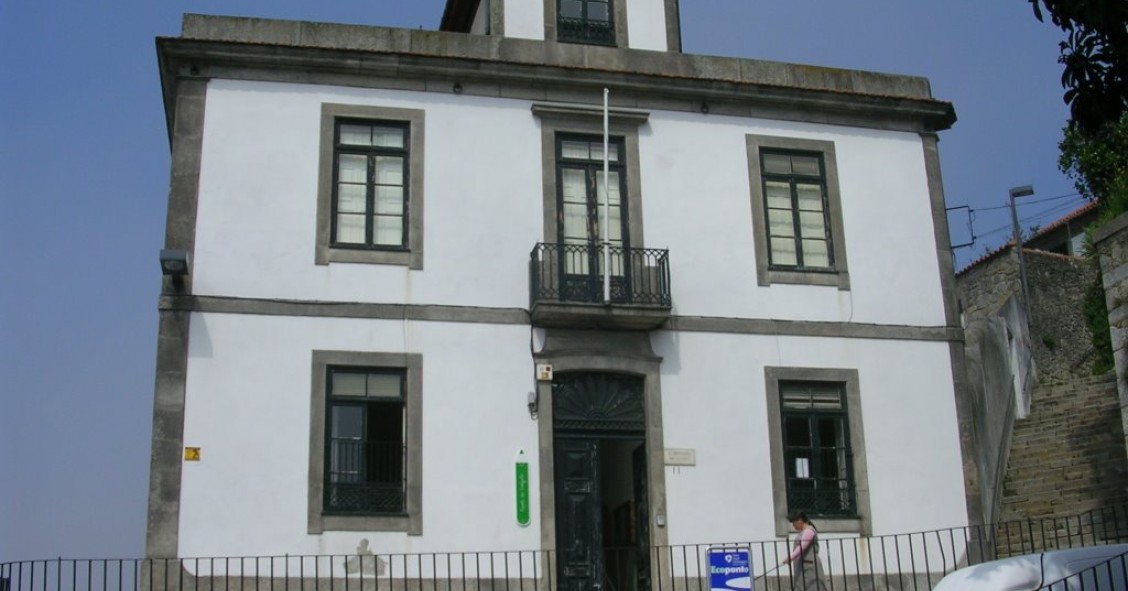 Escola de Gólgota é um dos ativos à venda pela autarquia na próxima segunda feira