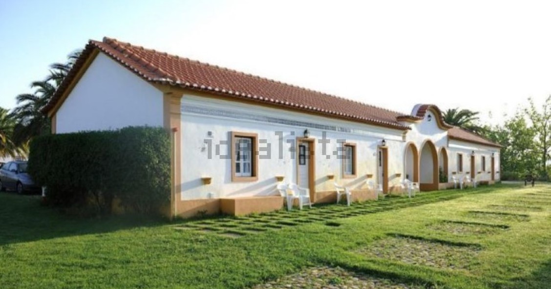 Esta espetacular casa rústica está inserida numa herdade em Santarém.