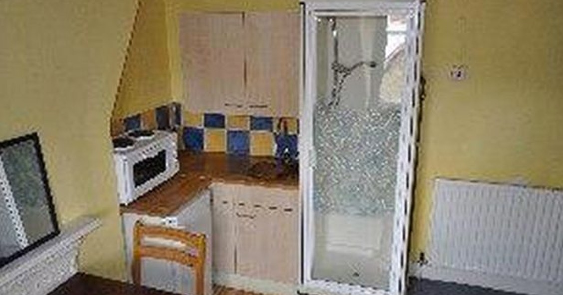 Tomar banho e o pequeno almoço ao mesmo tempo? Em Londres é comum o duche estar na cozinha