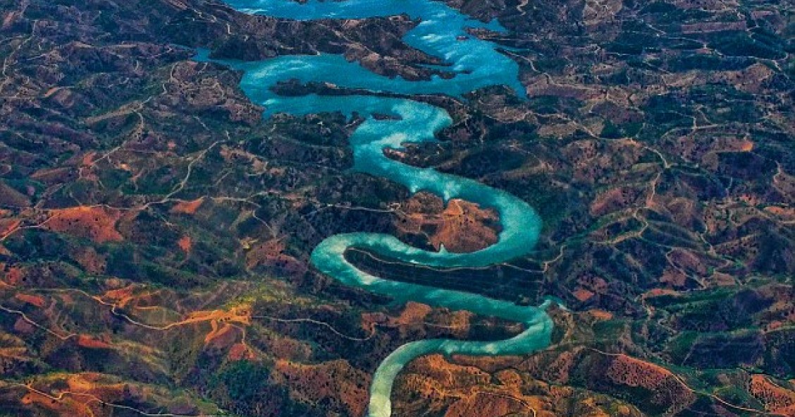 Fotografia de ribeira portuguesa em forma de dragão faz furor nas redes sociais chinesas 