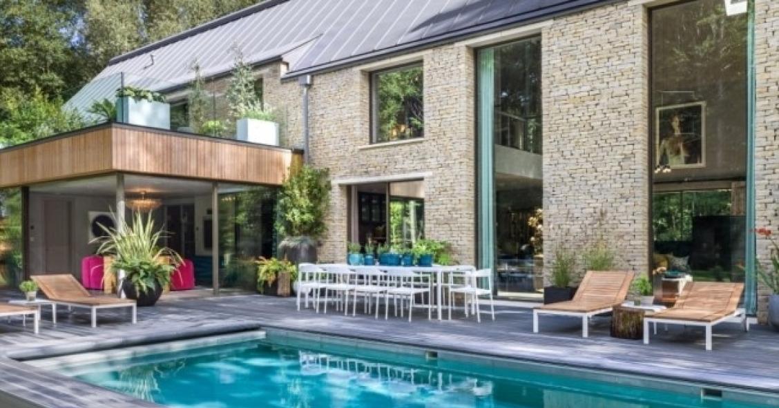 Casas de famosos: Assim é a mansão desenhada por Kate Moss em Inglaterra (fotos) 