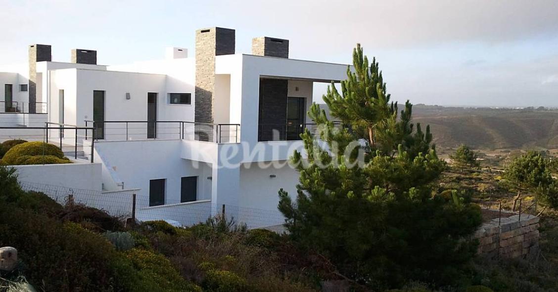 Casas de fim de semana: Refúgio de design com vista para montanha e mar em Aljezur 