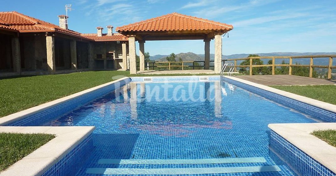 Casas de fim de semana: Piscina, natureza e vista para a montanha em Celorico de Basto 