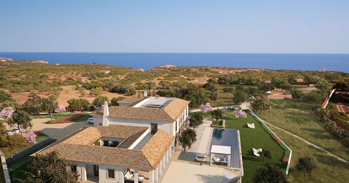 Esta espetacular propriedade está localizada em Lagoa e custa 5.500.000 euros.