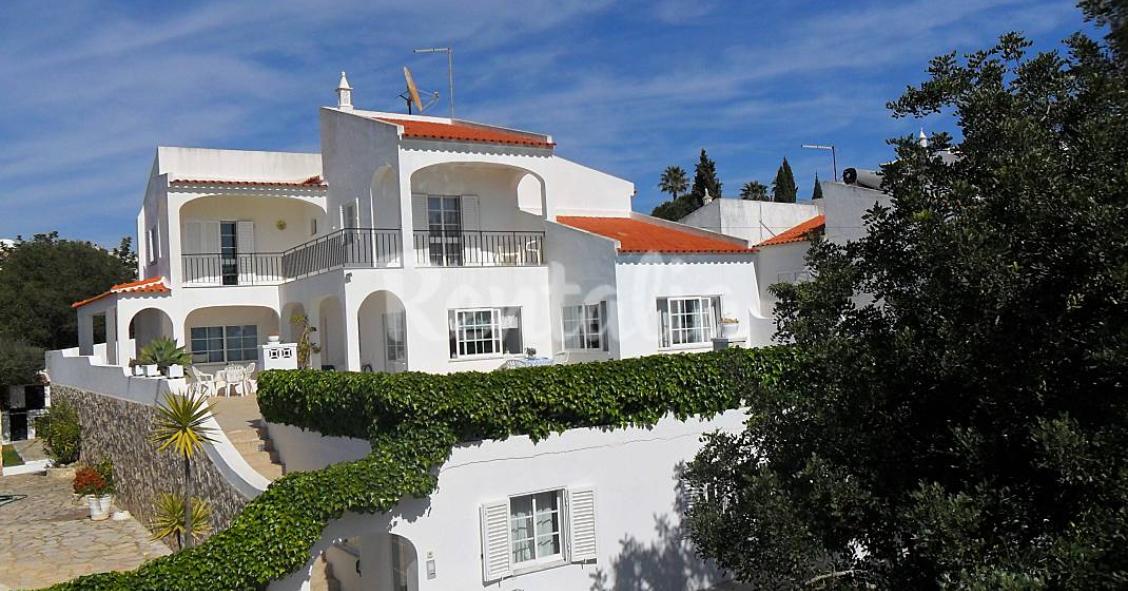 Casas de fim de semana: Desfrutar do Algarve numa mansão com piscina e vista para o mar 