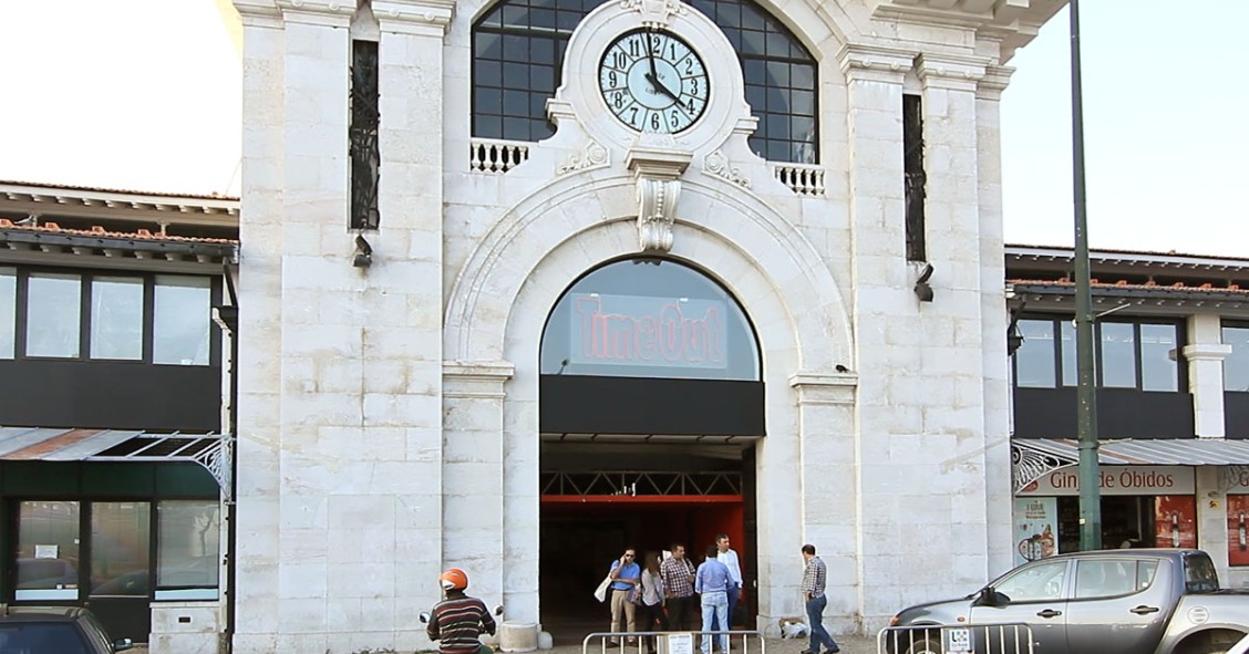 As zonas da moda para compras de rua em Lisboa e no Porto são...