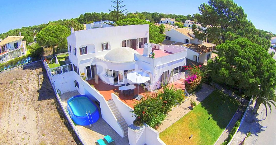 Casas de fim de semana: Um pequeno paraíso com vista para o mar em Troia