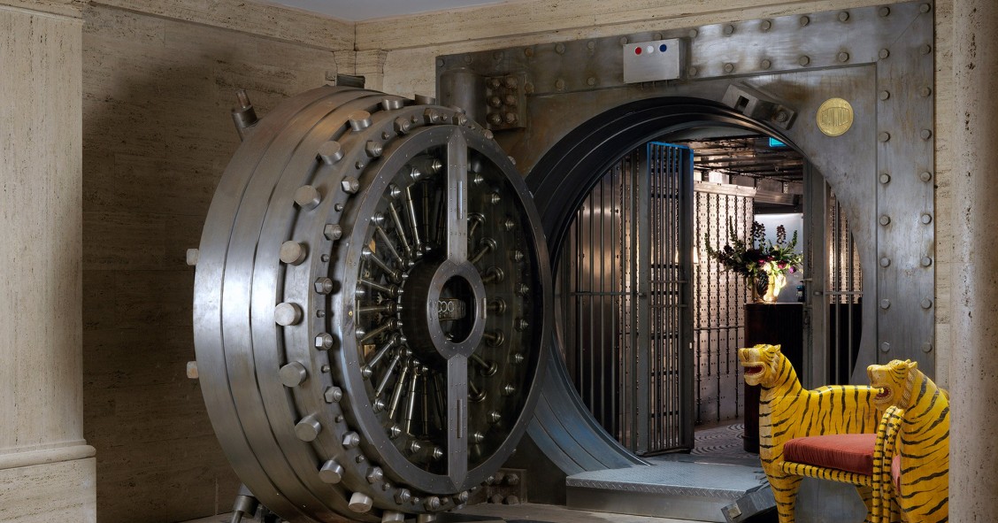 The Ned: Um antigo banco transformado em hotel de luxo e com um bar dentro da caixa forte 