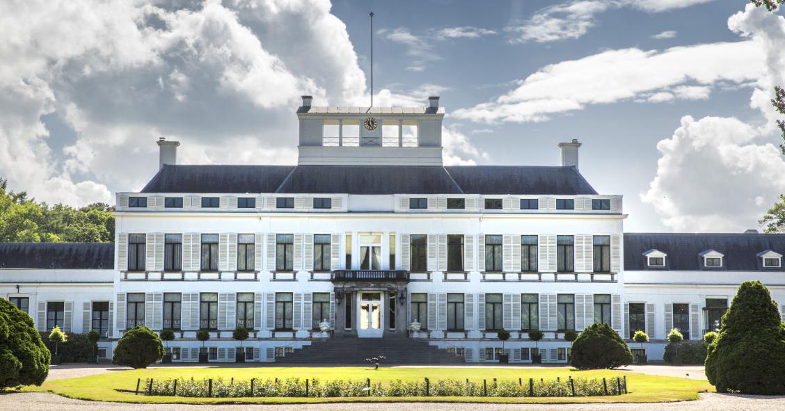 A beleza de um antigo palácio real holandês transformado em hotel de luxo 