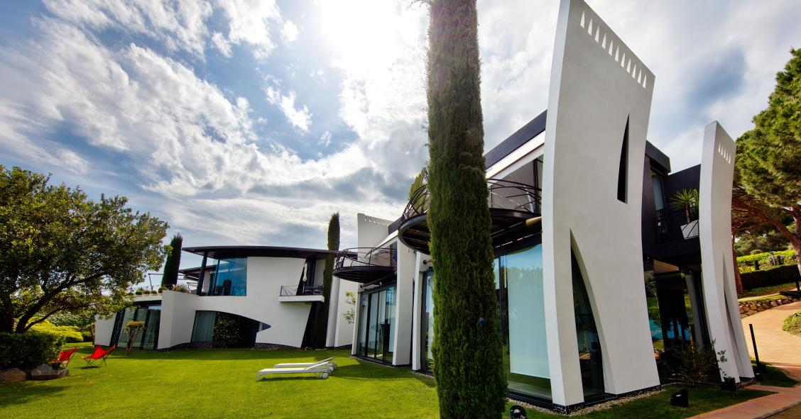 Esta impressionante casa em forma de barco está à venda