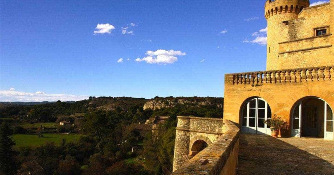 Este castelo milenar pode ser teu... por 15 milhões de euros